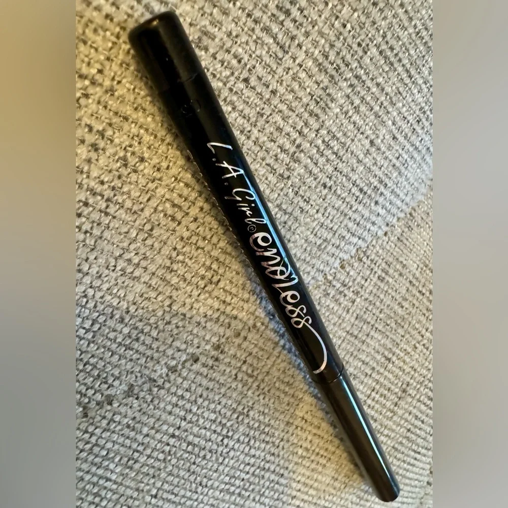 L.A. Girl Endless Semi-Permanent Auto Eyeliner - Charcoal